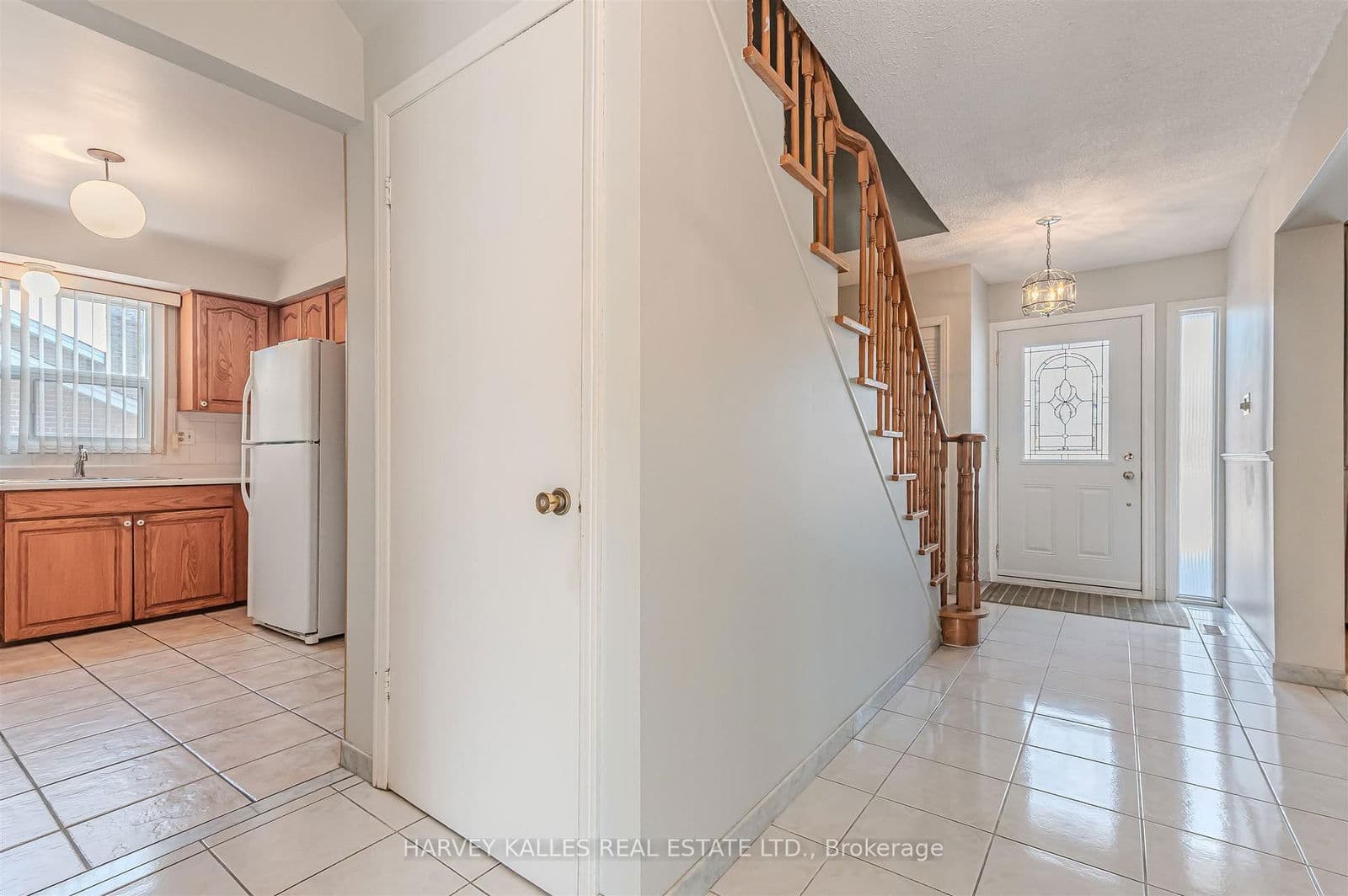 274 Mcgill Street, Mississauga, ON L5A 1V4 - photo 5 of 39