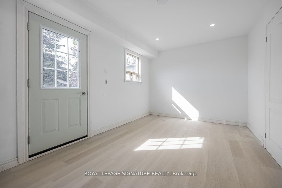 Unit B/Main 54 Tuscarora Drive, Toronto, ON M2H 2K3 - photo 5 of 14