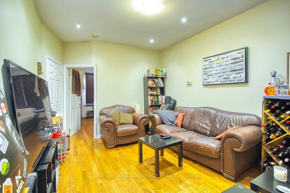 218 Broadview Avenue, Toronto, ON M4M 2G5 - photo 9 of 42