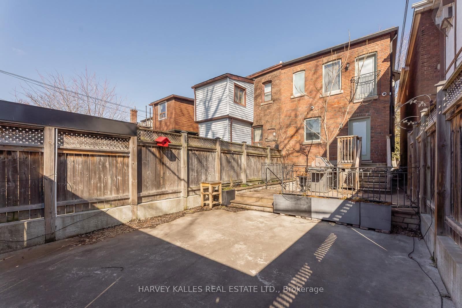 1107 Gerrard Street, Toronto, ON M4M 1Z9 - photo 40 of 43