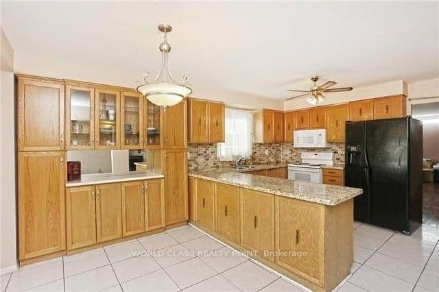 1527 Evenside Crescent, Mississauga, ON L5M 3Y3 - photo 6 of 7