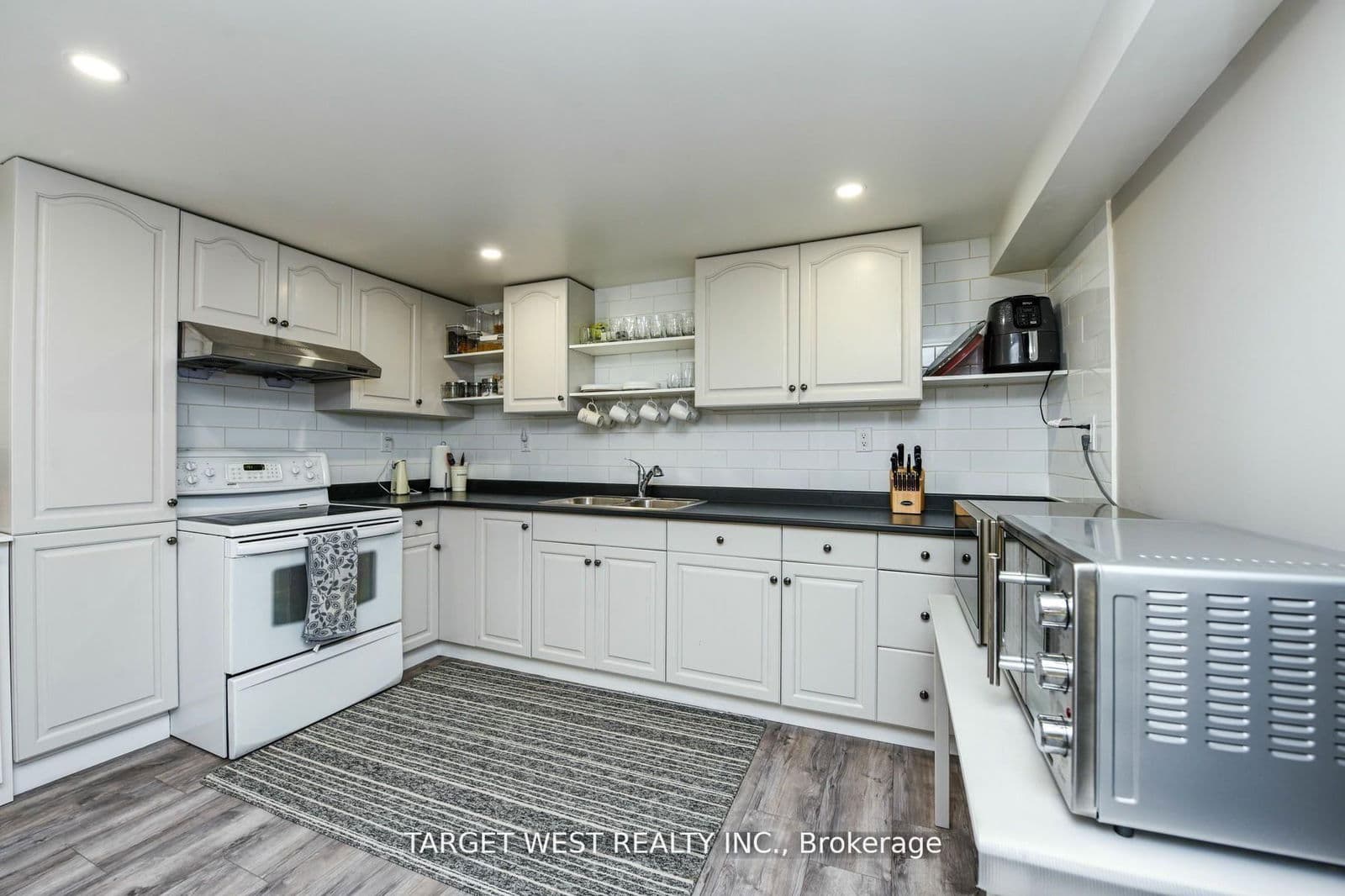 1443 Saginaw Crescent, Mississauga, ON L5H 1X4 - photo 13 of 35